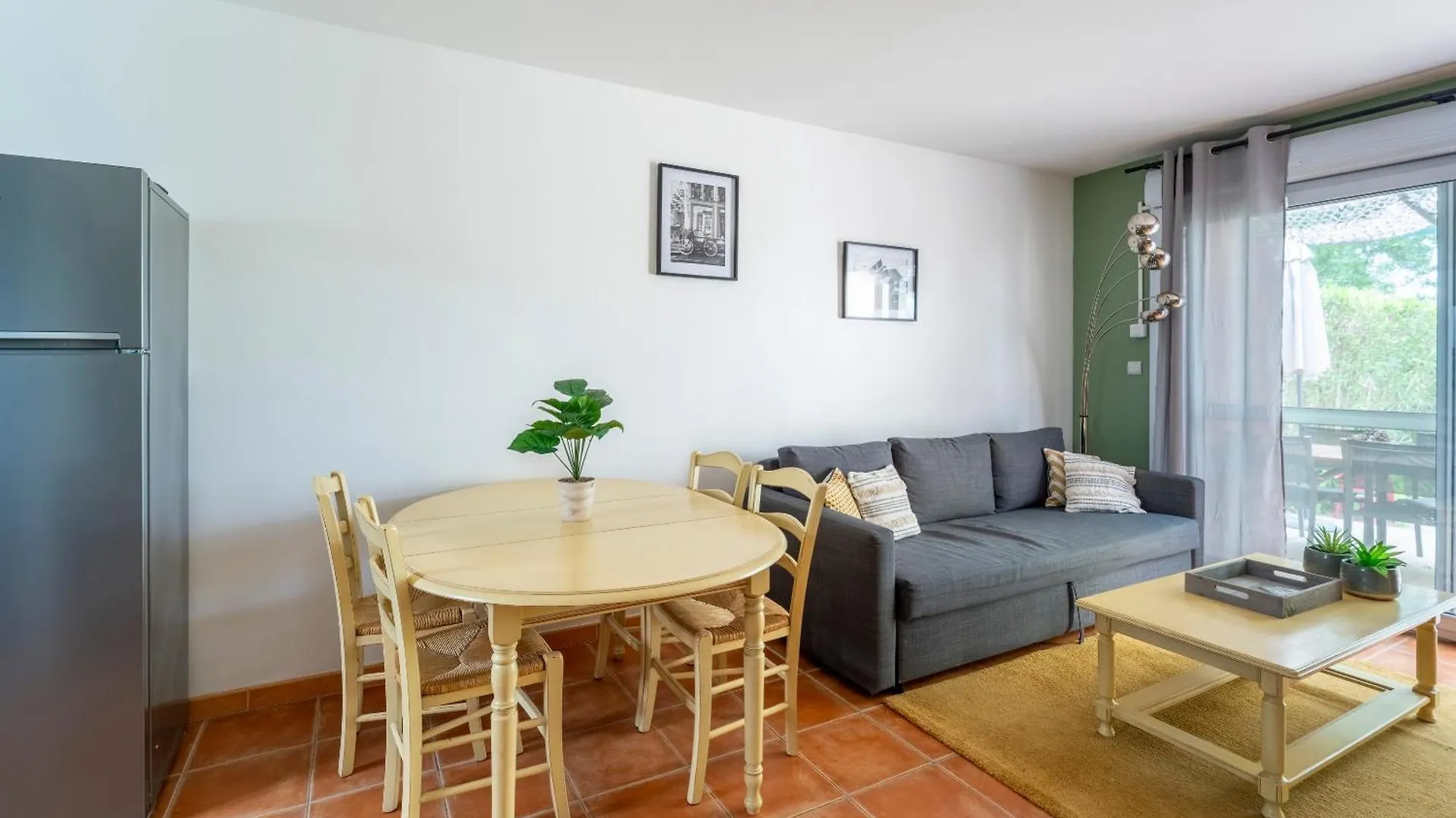 Le Mazet De Leon Villa Arles 0*,  France
