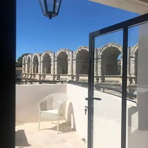 Entre Les Arenes Et La Major Apartment