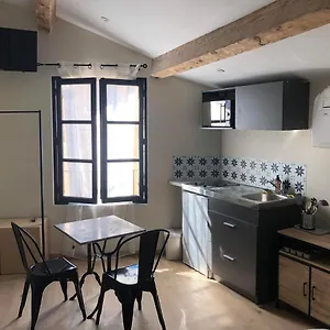  Apartment Arles: De La Place