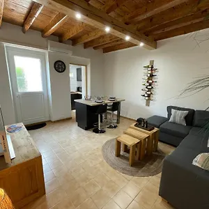  Hébergement de vacances Maison De A 5 Min à Pied De La Tour Luma