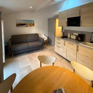 In Arles: De L'amphitheatre Apartment